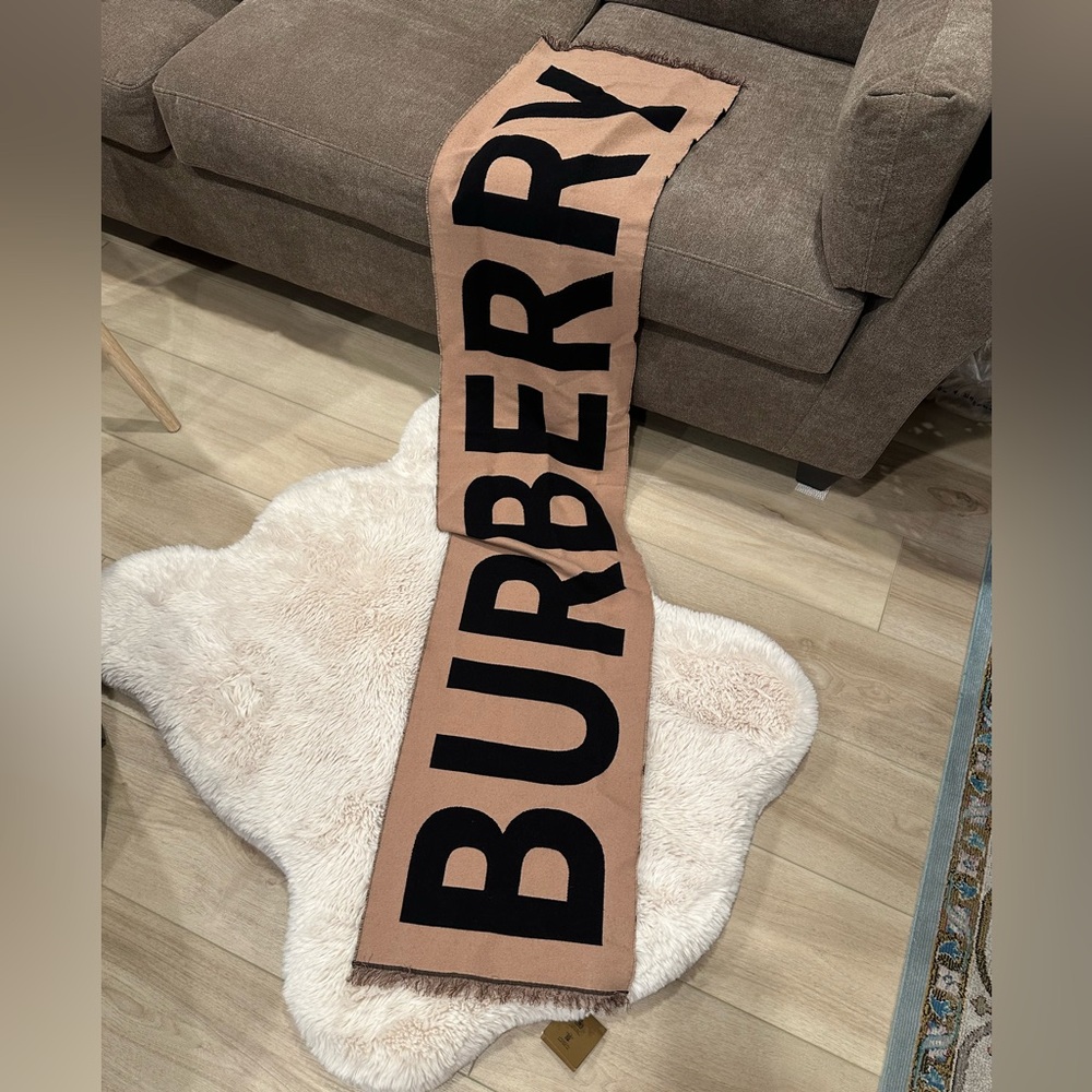 Burberry Archive Beige/Black Logo 100% Wool Scarf NWT